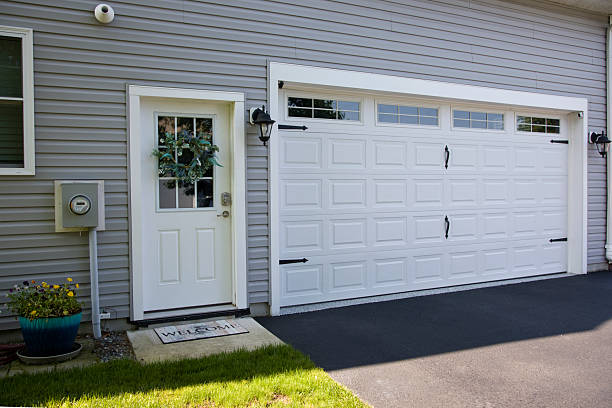 24/7 Emergency Garage Door Panel Replacement experts in Roanoke, IN